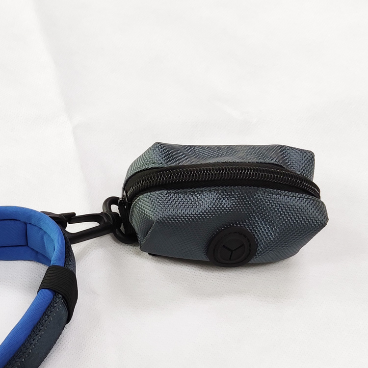 Wear neoprene pet supplies collar with garbage packet